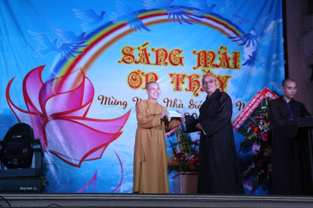 TP.HCM: Hàng ngàn Tăng Ni sinh tham dự đại lễ: “Sáng mãi ơn thầy”