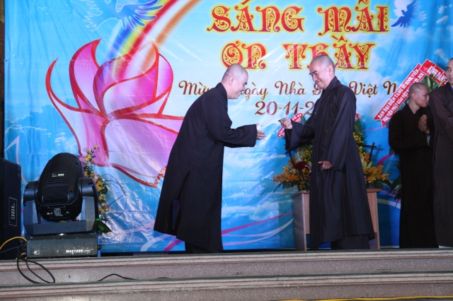 TP.HCM: Hàng ngàn Tăng Ni sinh tham dự đại lễ: “Sáng mãi ơn thầy”