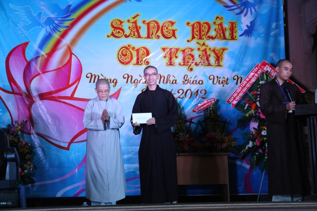 TP.HCM: Hàng ngàn Tăng Ni sinh tham dự đại lễ: “Sáng mãi ơn thầy”