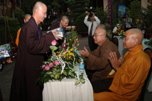 TP.HCM: Hàng ngàn Tăng Ni sinh tham dự đại lễ: “Sáng mãi ơn thầy”