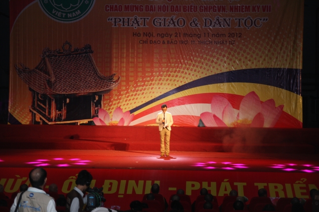 Hà Nội: Hàng ngàn người tham dự đêm văn nghệ - thính pháp chào mừng đại hội