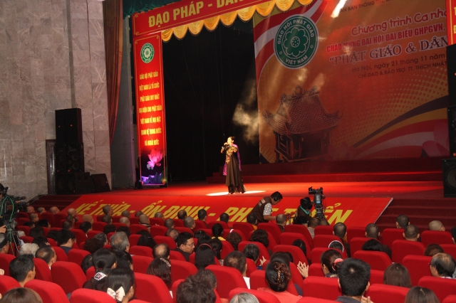 Hà Nội: Hàng ngàn người tham dự đêm văn nghệ - thính pháp chào mừng đại hội