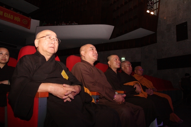 Hà Nội: Hàng ngàn người tham dự đêm văn nghệ - thính pháp chào mừng đại hội