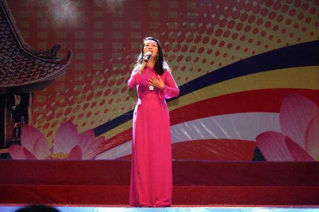 Hà Nội: Hàng ngàn người tham dự đêm văn nghệ - thính pháp chào mừng đại hội