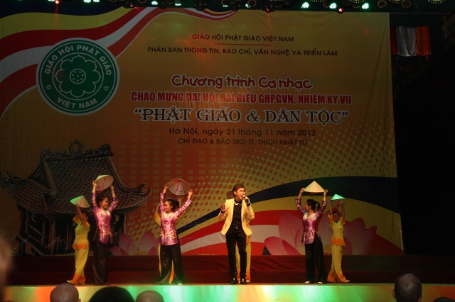 Hà Nội: Hàng ngàn người tham dự đêm văn nghệ - thính pháp chào mừng đại hội