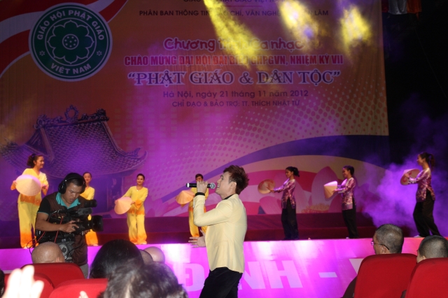 Hà Nội: Hàng ngàn người tham dự đêm văn nghệ - thính pháp chào mừng đại hội