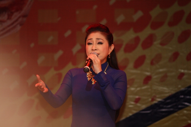 Hà Nội: Hàng ngàn người tham dự đêm văn nghệ - thính pháp chào mừng đại hội