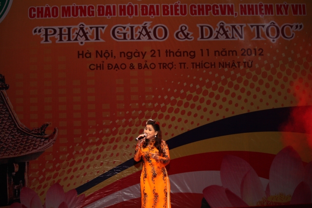 Hà Nội: Hàng ngàn người tham dự đêm văn nghệ - thính pháp chào mừng đại hội