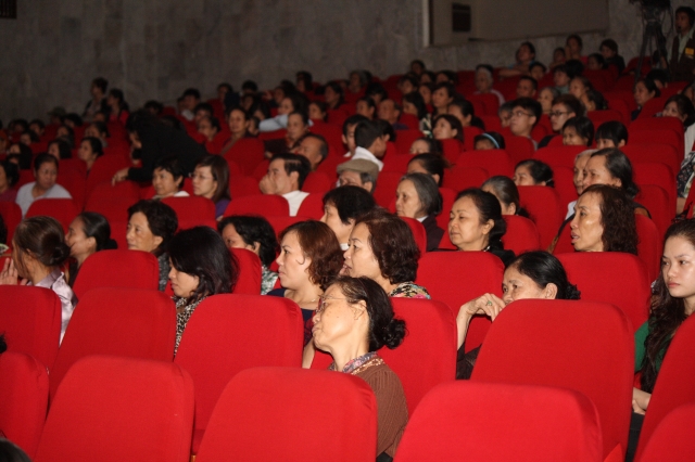 Hà Nội: Hàng ngàn người tham dự đêm văn nghệ - thính pháp chào mừng đại hội