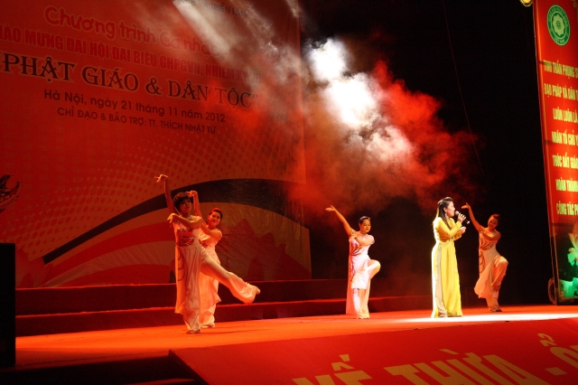 Hà Nội: Hàng ngàn người tham dự đêm văn nghệ - thính pháp chào mừng đại hội