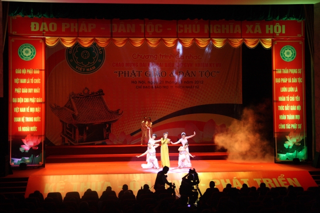 Hà Nội: Hàng ngàn người tham dự đêm văn nghệ - thính pháp chào mừng đại hội