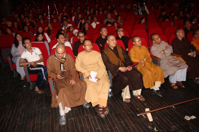 Hà Nội: Hàng ngàn người tham dự đêm văn nghệ - thính pháp chào mừng đại hội