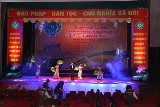 Hà Nội: Hàng ngàn người tham dự đêm văn nghệ - thính pháp chào mừng đại hội