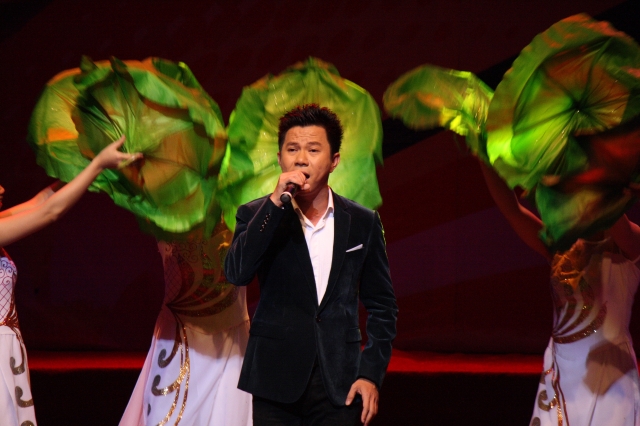 Hà Nội: Hàng ngàn người tham dự đêm văn nghệ - thính pháp chào mừng đại hội