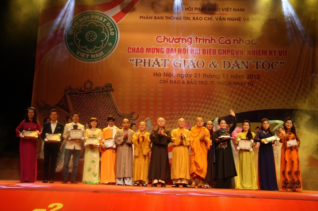 Hà Nội: Hàng ngàn người tham dự đêm văn nghệ - thính pháp chào mừng đại hội