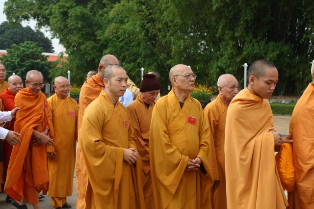 Hà Nội: Chư tôn đức giáo phẩm cùng Phật tử viếng lăng Hồ Chủ Tịch