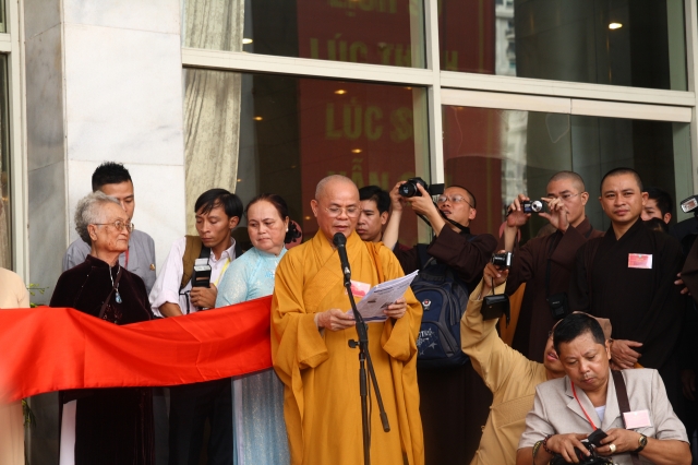 Hà Nội: Cắt băng triển lãm và dâng hương tưởng niệm Phật hoàng Trần Nhân Tông