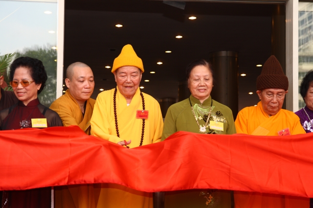 Hà Nội: Cắt băng triển lãm và dâng hương tưởng niệm Phật hoàng Trần Nhân Tông