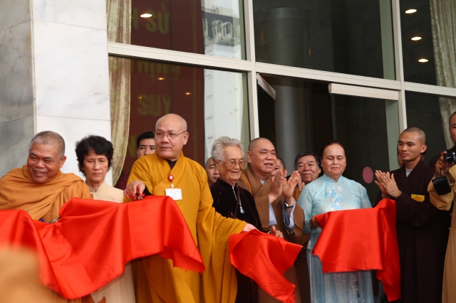 Hà Nội: Cắt băng triển lãm và dâng hương tưởng niệm Phật hoàng Trần Nhân Tông