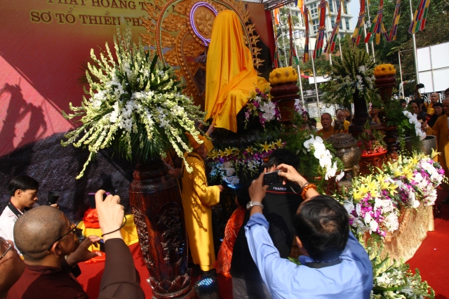 Hà Nội: Cắt băng triển lãm và dâng hương tưởng niệm Phật hoàng Trần Nhân Tông