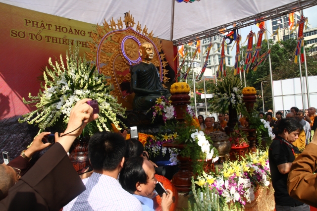 Hà Nội: Cắt băng triển lãm và dâng hương tưởng niệm Phật hoàng Trần Nhân Tông