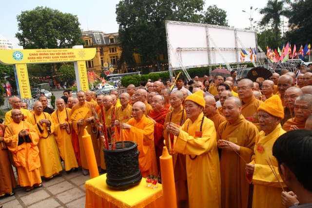 Hà Nội: Cắt băng triển lãm và dâng hương tưởng niệm Phật hoàng Trần Nhân Tông