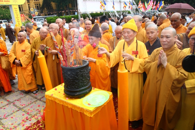 Hà Nội: Cắt băng triển lãm và dâng hương tưởng niệm Phật hoàng Trần Nhân Tông