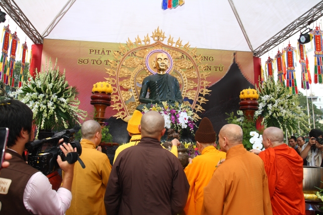 Hà Nội: Cắt băng triển lãm và dâng hương tưởng niệm Phật hoàng Trần Nhân Tông