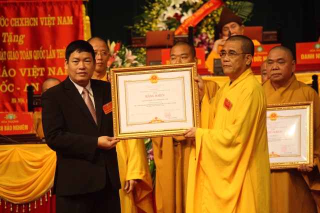 Ngày làm việc thứ 2 Đại hội Đại biểu Phật giáo toàn quốc lần VII