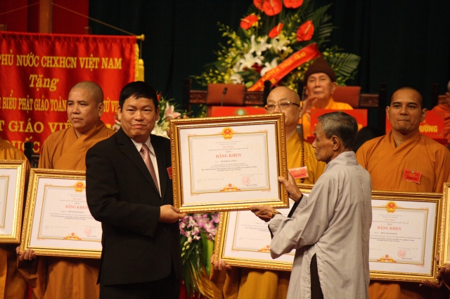 Ngày làm việc thứ 2 Đại hội Đại biểu Phật giáo toàn quốc lần VII