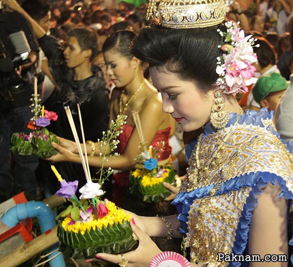 Lung linh sắc đèn hoa lễ hội Loy Krathong