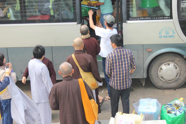Quảng Trị: Chư Tôn Đức Chùa Giác Hải, Chùa Thiên Khánh Và Chùa Tuyền Lâm Thiết Lễ Cầu Siêu Tại Nghĩa Trang Trường Sơn