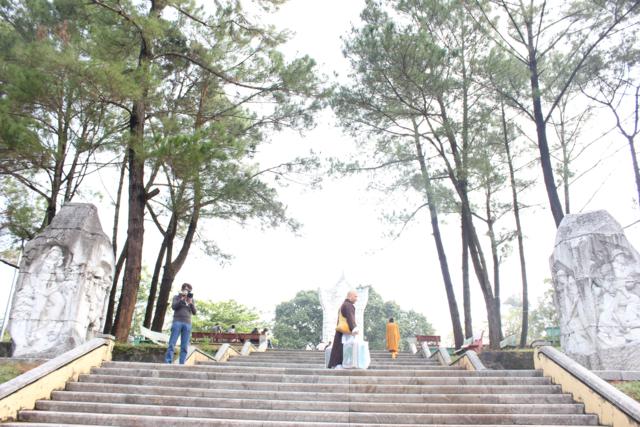 Quảng Trị: Chư Tôn Đức Chùa Giác Hải, Chùa Thiên Khánh Và Chùa Tuyền Lâm Thiết Lễ Cầu Siêu Tại Nghĩa Trang Trường Sơn