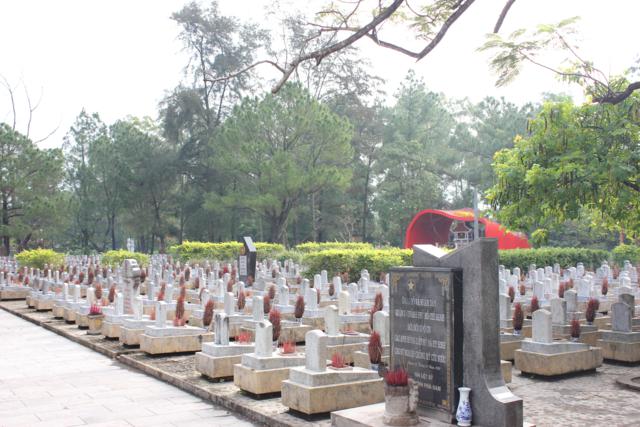 Quảng Trị: Chư Tôn Đức Chùa Giác Hải, Chùa Thiên Khánh Và Chùa Tuyền Lâm Thiết Lễ Cầu Siêu Tại Nghĩa Trang Trường Sơn
