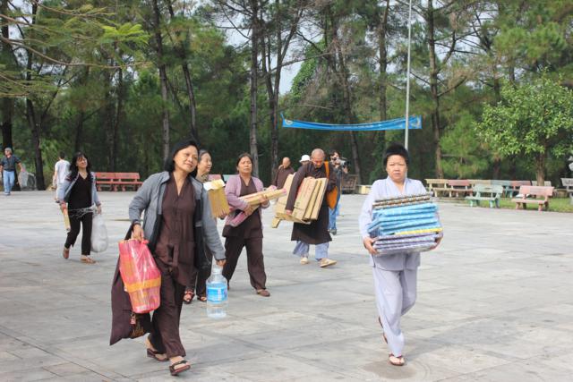 Quảng Trị: Chư Tôn Đức Chùa Giác Hải, Chùa Thiên Khánh Và Chùa Tuyền Lâm Thiết Lễ Cầu Siêu Tại Nghĩa Trang Trường Sơn