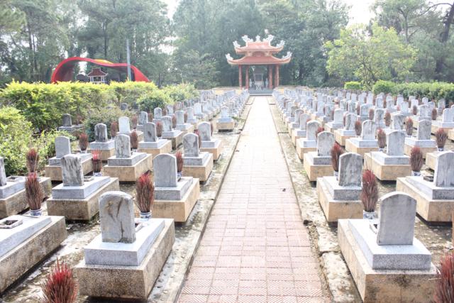 Quảng Trị: Chư Tôn Đức Chùa Giác Hải, Chùa Thiên Khánh Và Chùa Tuyền Lâm Thiết Lễ Cầu Siêu Tại Nghĩa Trang Trường Sơn