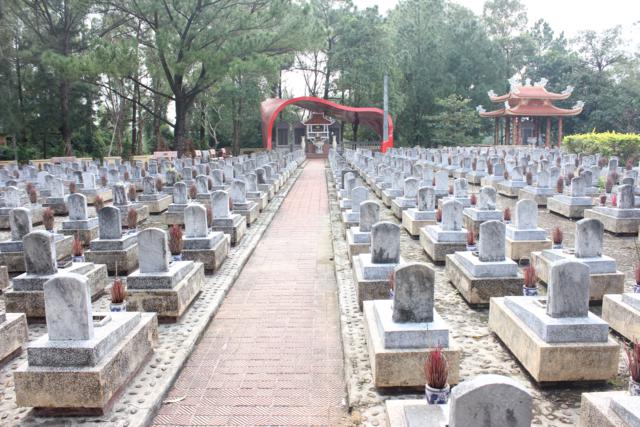 Quảng Trị: Chư Tôn Đức Chùa Giác Hải, Chùa Thiên Khánh Và Chùa Tuyền Lâm Thiết Lễ Cầu Siêu Tại Nghĩa Trang Trường Sơn