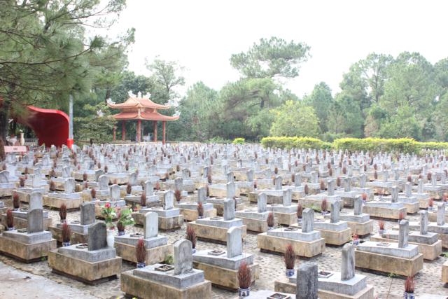 Quảng Trị: Chư Tôn Đức Chùa Giác Hải, Chùa Thiên Khánh Và Chùa Tuyền Lâm Thiết Lễ Cầu Siêu Tại Nghĩa Trang Trường Sơn