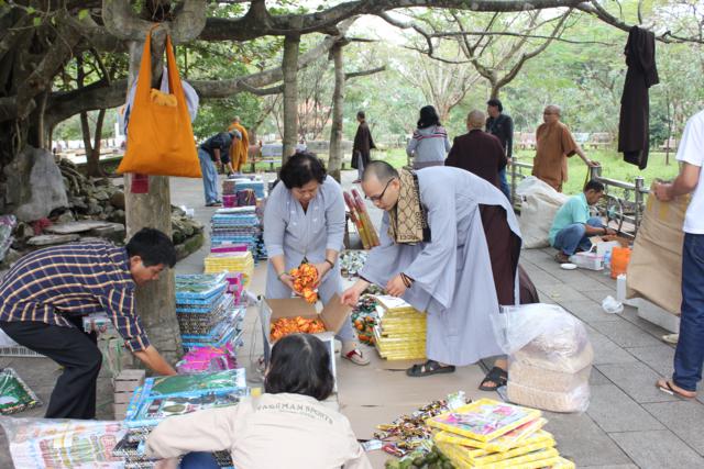 Quảng Trị: Chư Tôn Đức Chùa Giác Hải, Chùa Thiên Khánh Và Chùa Tuyền Lâm Thiết Lễ Cầu Siêu Tại Nghĩa Trang Trường Sơn