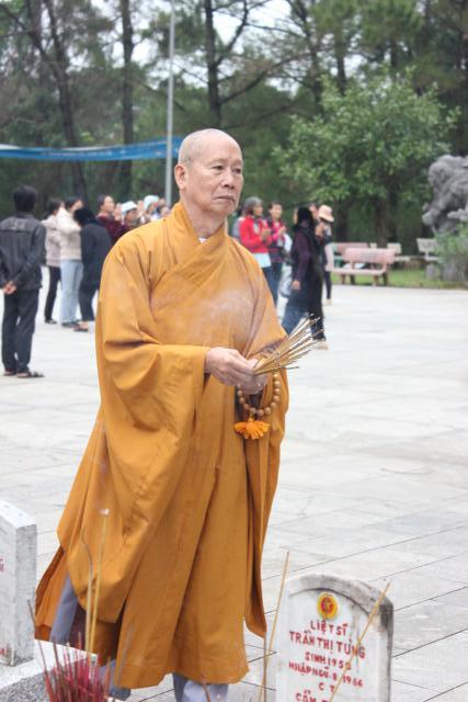 Quảng Trị: Chư Tôn Đức Chùa Giác Hải, Chùa Thiên Khánh Và Chùa Tuyền Lâm Thiết Lễ Cầu Siêu Tại Nghĩa Trang Trường Sơn