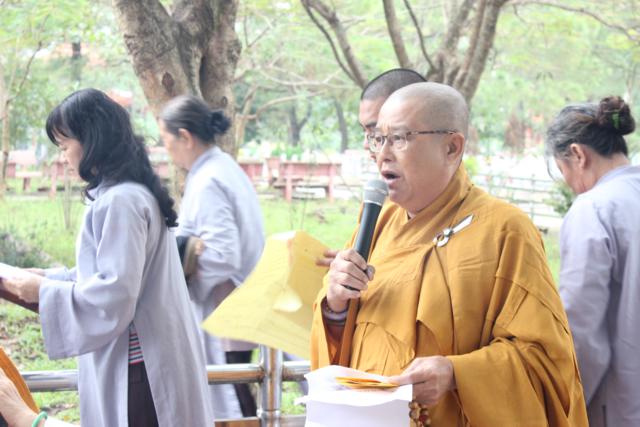 Quảng Trị: Chư Tôn Đức Chùa Giác Hải, Chùa Thiên Khánh Và Chùa Tuyền Lâm Thiết Lễ Cầu Siêu Tại Nghĩa Trang Trường Sơn
