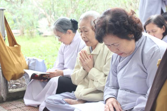 Quảng Trị: Chư Tôn Đức Chùa Giác Hải, Chùa Thiên Khánh Và Chùa Tuyền Lâm Thiết Lễ Cầu Siêu Tại Nghĩa Trang Trường Sơn