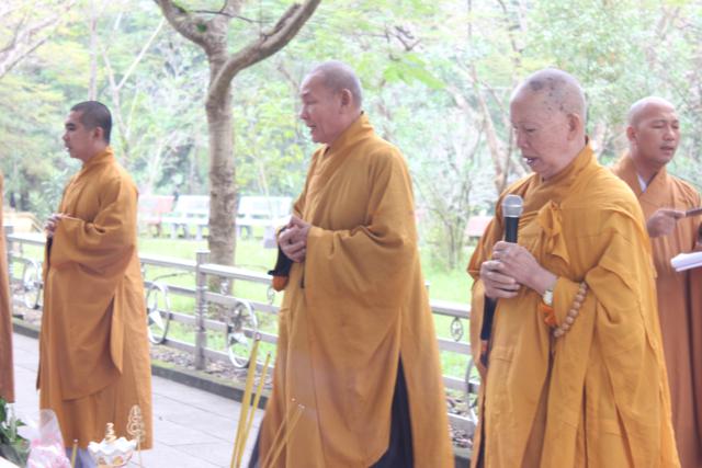 Quảng Trị: Chư Tôn Đức Chùa Giác Hải, Chùa Thiên Khánh Và Chùa Tuyền Lâm Thiết Lễ Cầu Siêu Tại Nghĩa Trang Trường Sơn