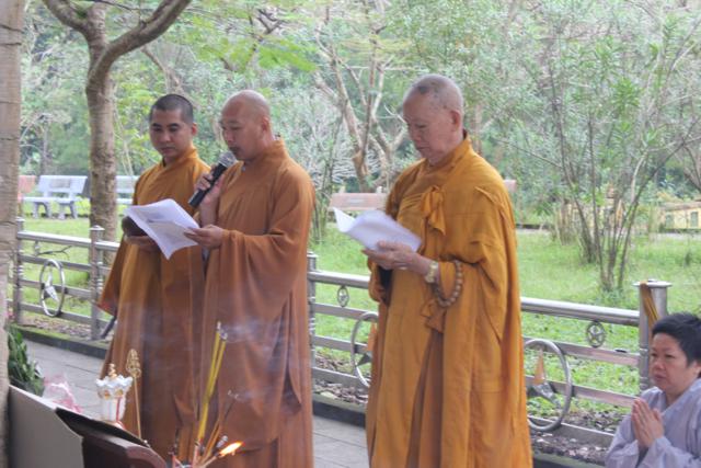 Quảng Trị: Chư Tôn Đức Chùa Giác Hải, Chùa Thiên Khánh Và Chùa Tuyền Lâm Thiết Lễ Cầu Siêu Tại Nghĩa Trang Trường Sơn