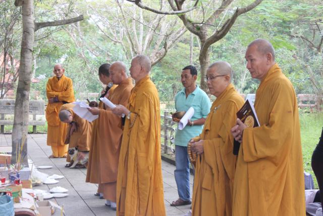 Quảng Trị: Chư Tôn Đức Chùa Giác Hải, Chùa Thiên Khánh Và Chùa Tuyền Lâm Thiết Lễ Cầu Siêu Tại Nghĩa Trang Trường Sơn