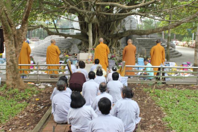 Quảng Trị: Chư Tôn Đức Chùa Giác Hải, Chùa Thiên Khánh Và Chùa Tuyền Lâm Thiết Lễ Cầu Siêu Tại Nghĩa Trang Trường Sơn