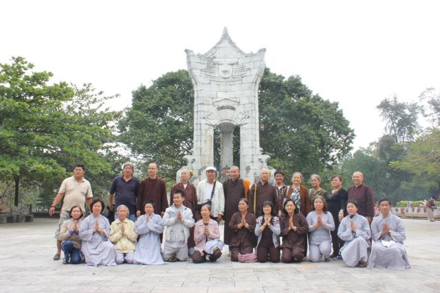Quảng Trị: Chư Tôn Đức Chùa Giác Hải, Chùa Thiên Khánh Và Chùa Tuyền Lâm Thiết Lễ Cầu Siêu Tại Nghĩa Trang Trường Sơn