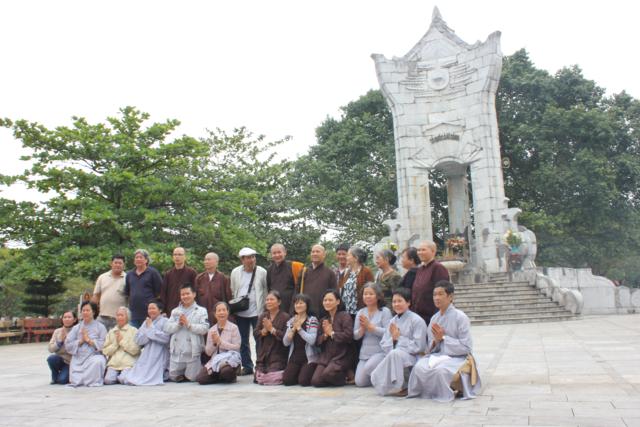 Quảng Trị: Chư Tôn Đức Chùa Giác Hải, Chùa Thiên Khánh Và Chùa Tuyền Lâm Thiết Lễ Cầu Siêu Tại Nghĩa Trang Trường Sơn