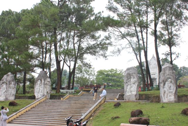 Quảng Trị: Chư Tôn Đức Chùa Giác Hải, Chùa Thiên Khánh Và Chùa Tuyền Lâm Thiết Lễ Cầu Siêu Tại Nghĩa Trang Trường Sơn