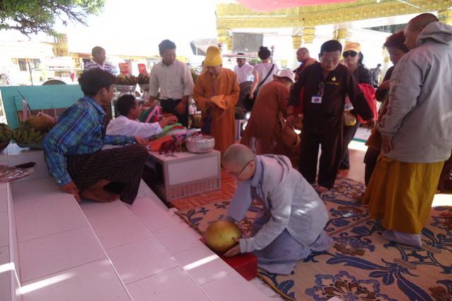 Chư Tôn Đức Tăng Ni Phật tử phái đoàn Việt Nam hành hương Myanmar